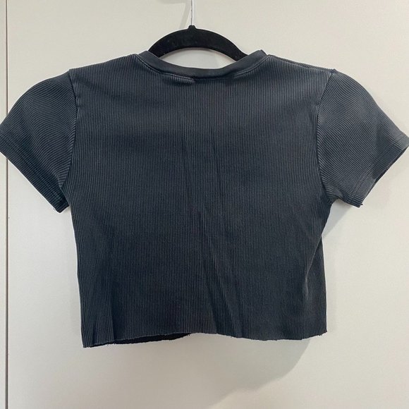Brandy Melville Ribbed Baby T-Shirt Cropped Black/Grey - Picture 3 of 5